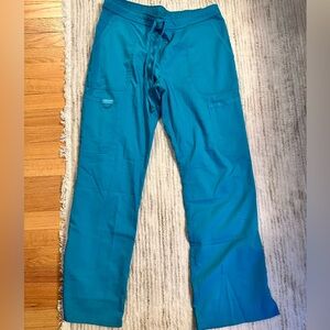 Cherokee women’s scrub bottoms- 7 pockets